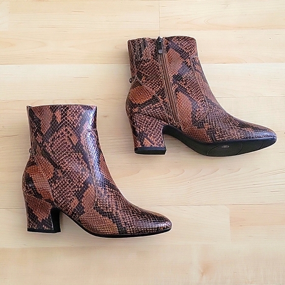 Evolve snake print booties - Picture 2 of 7